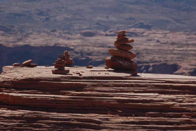 cairns at Horseshoe Bend